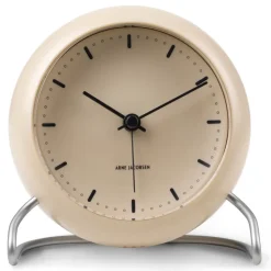 Arne Jacobsen Clocks Pöytäkellot^AJ City Hall pöytäkello, Sandy beige