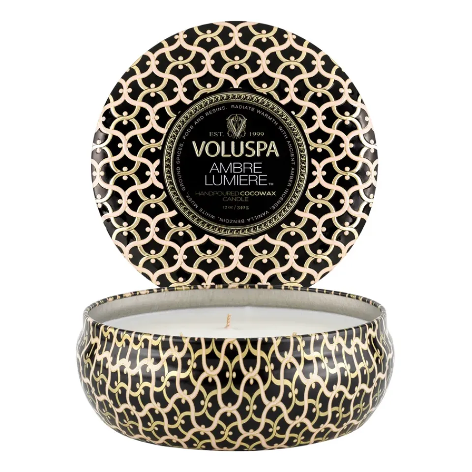 Voluspa Tuoksukynttilät & Tuoksutikut^Maison Noir 3-wick Tin tuoksukynttilä 40 tuntia, Ambre Lumiere