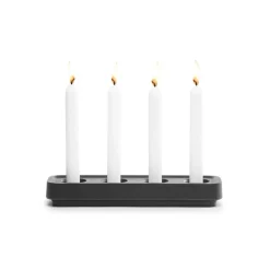 Born In Sweden Adventtikynttilänjalat Ja Kynttilät|Kynttilänjalat & Kyntteliköt^Stumpastaken kynttiläteline musta, pitkä