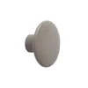 Muuto Koukut & Vaateripustimet|Lastenhuoneen Säilytys^The Dots -vaatekoukku taupe, Ø 9 cm